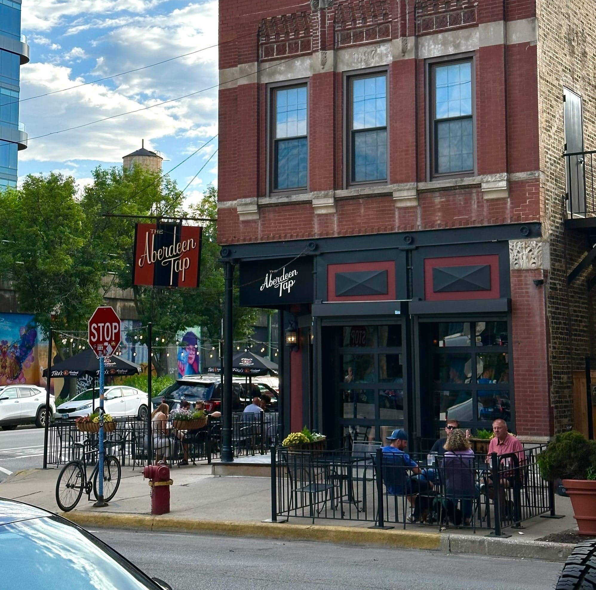 The Aberdeen Tap: Charming Neighborhood Bar with Great Food